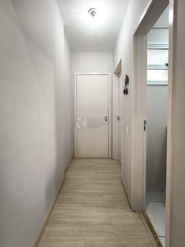 Apartamento à venda no bairro Jardim Residencial Francisco Cruãnes: HALL DE ENTRADA