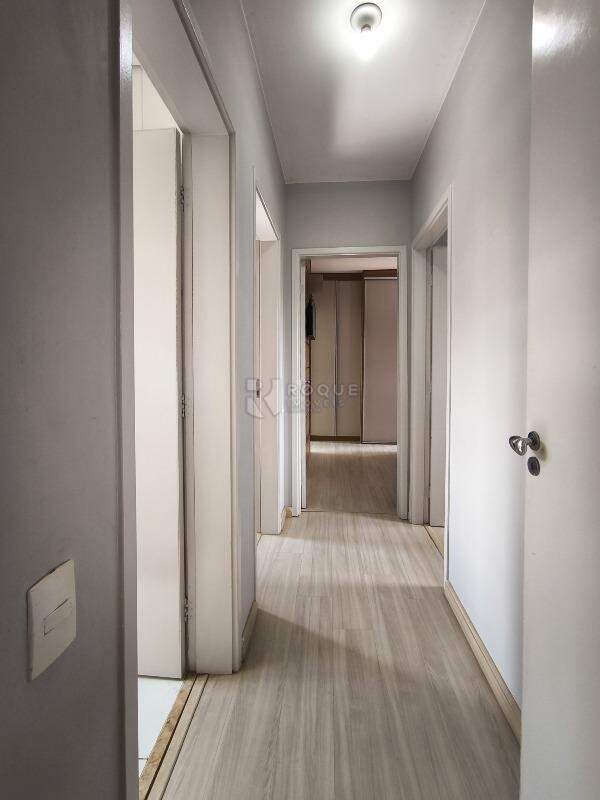Apartamento à venda no bairro Jardim Residencial Francisco Cruãnes: CORREDOR INTERNO