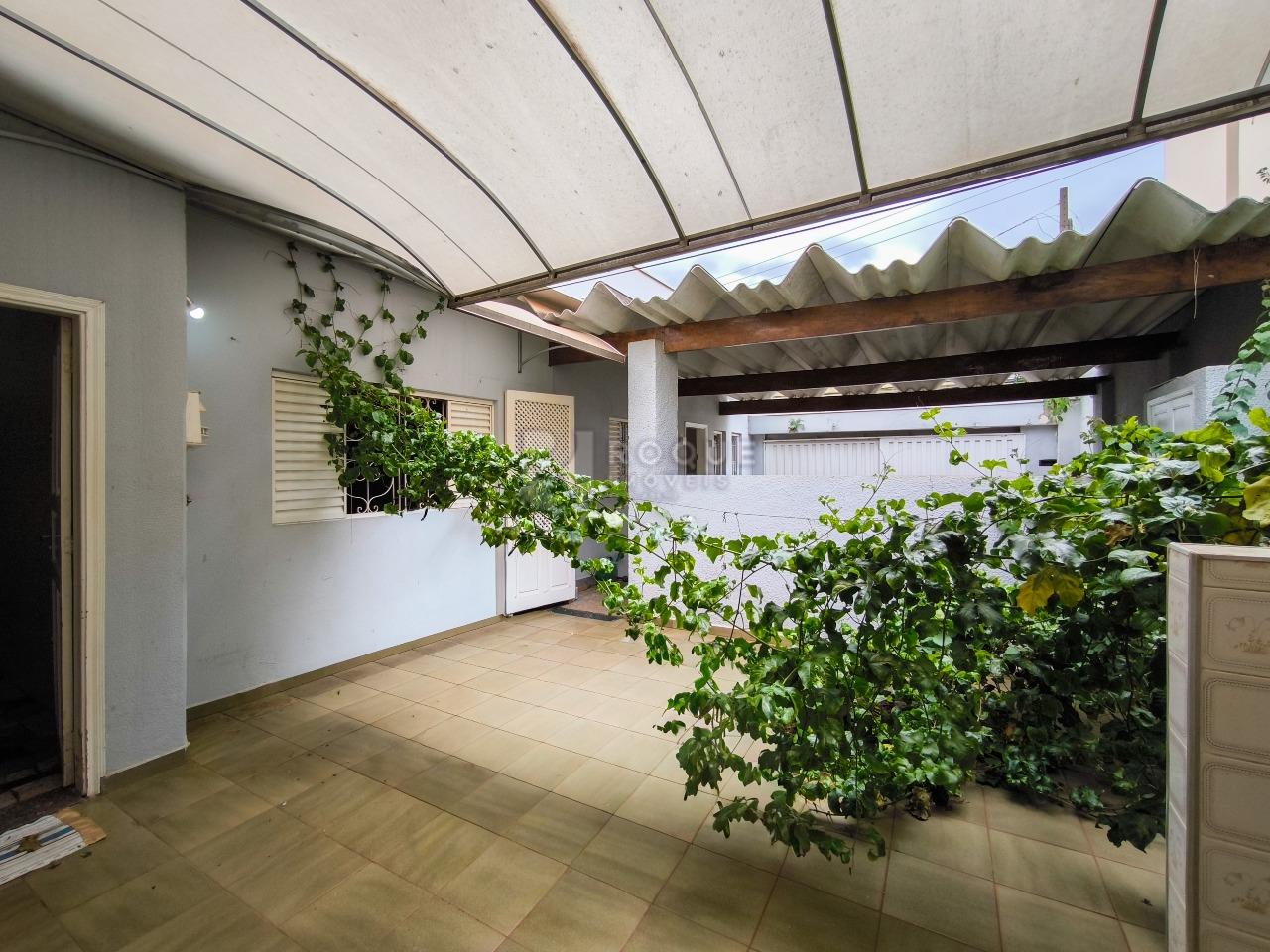 Casa Residencial à venda no bairro Centro: ÁREA DE SERVIÇO