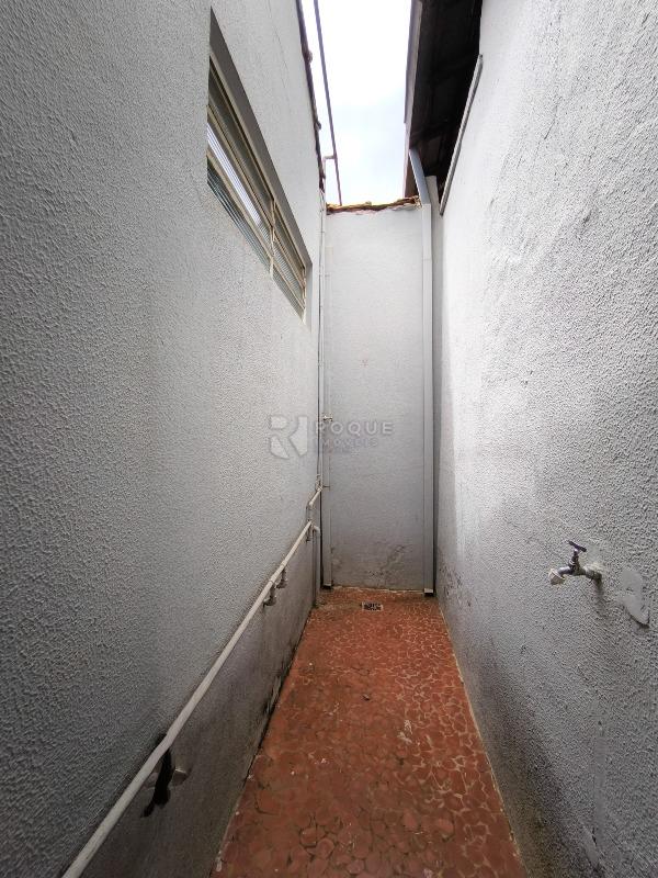 Casa Residencial à venda no bairro Centro: FUNDOS