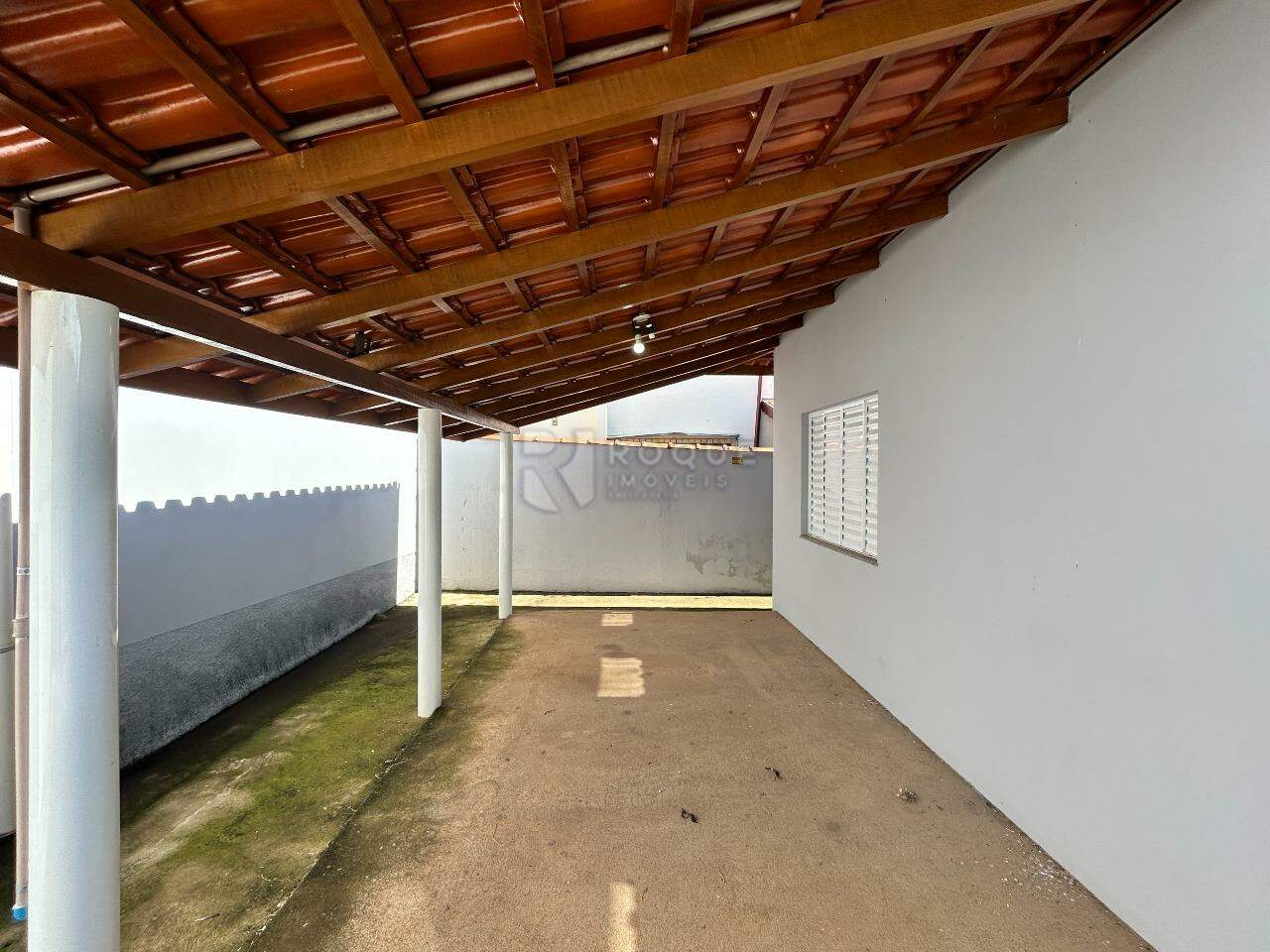 Casa Comercial para aluguel no bairro Vila Cristovam: Garagem