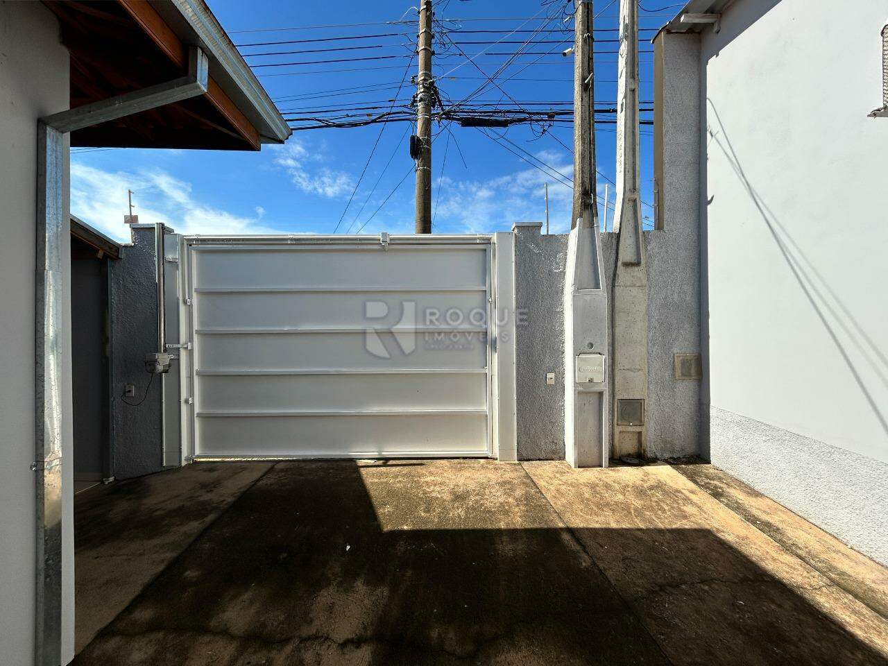 Casa Comercial para aluguel no bairro Vila Cristovam: Garagem