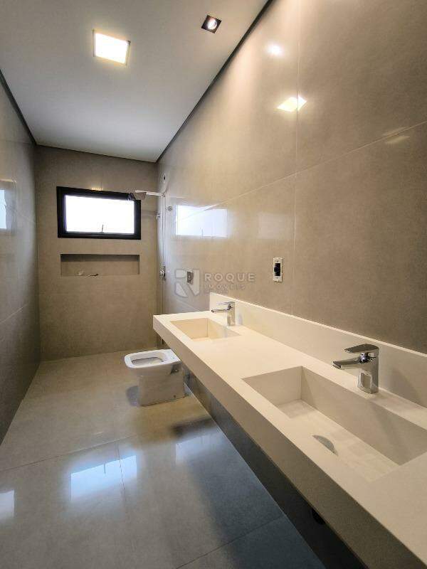 Casa em condomínio à venda no bairro Residencial Greville: WC SUÍTE 1