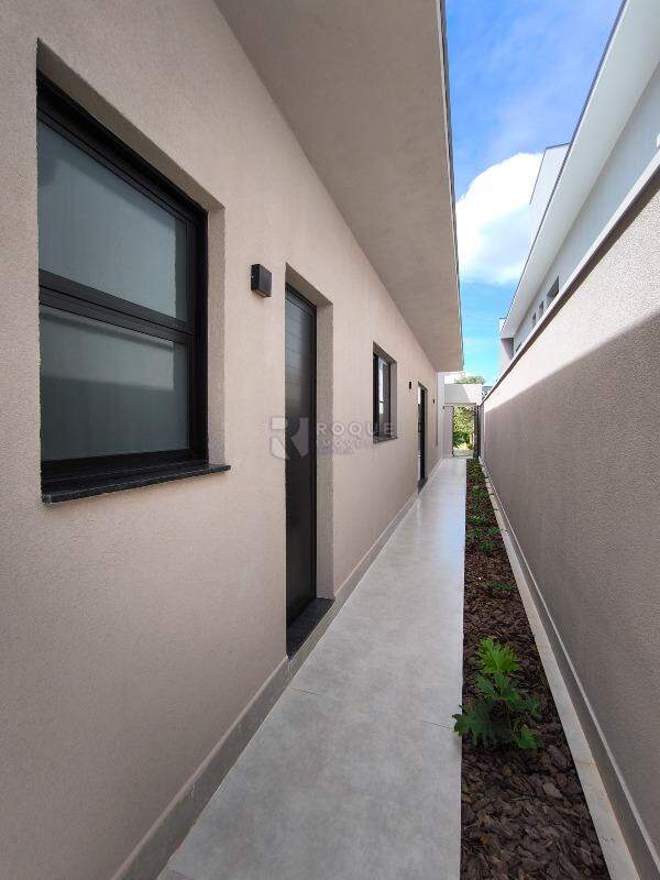 Casa em condomínio à venda no bairro Residencial Greville: LATERAL EXTERNA