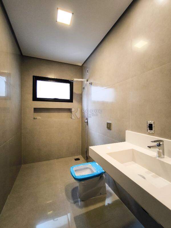 Casa em condomínio à venda no bairro Residencial Greville: WC SUÍTE 2