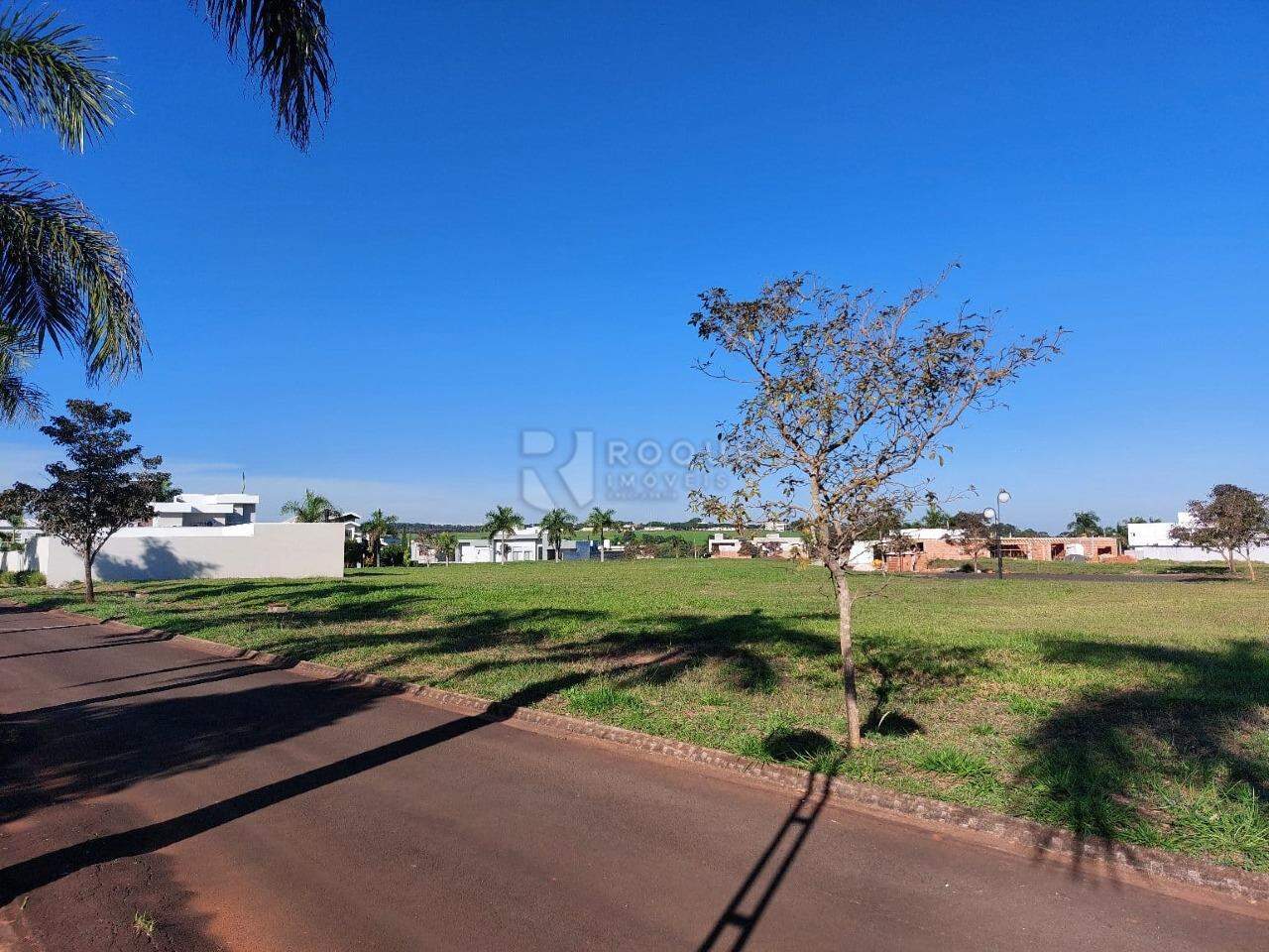 Terreno em condomínio à venda no bairro Residencial Lago Azul: 