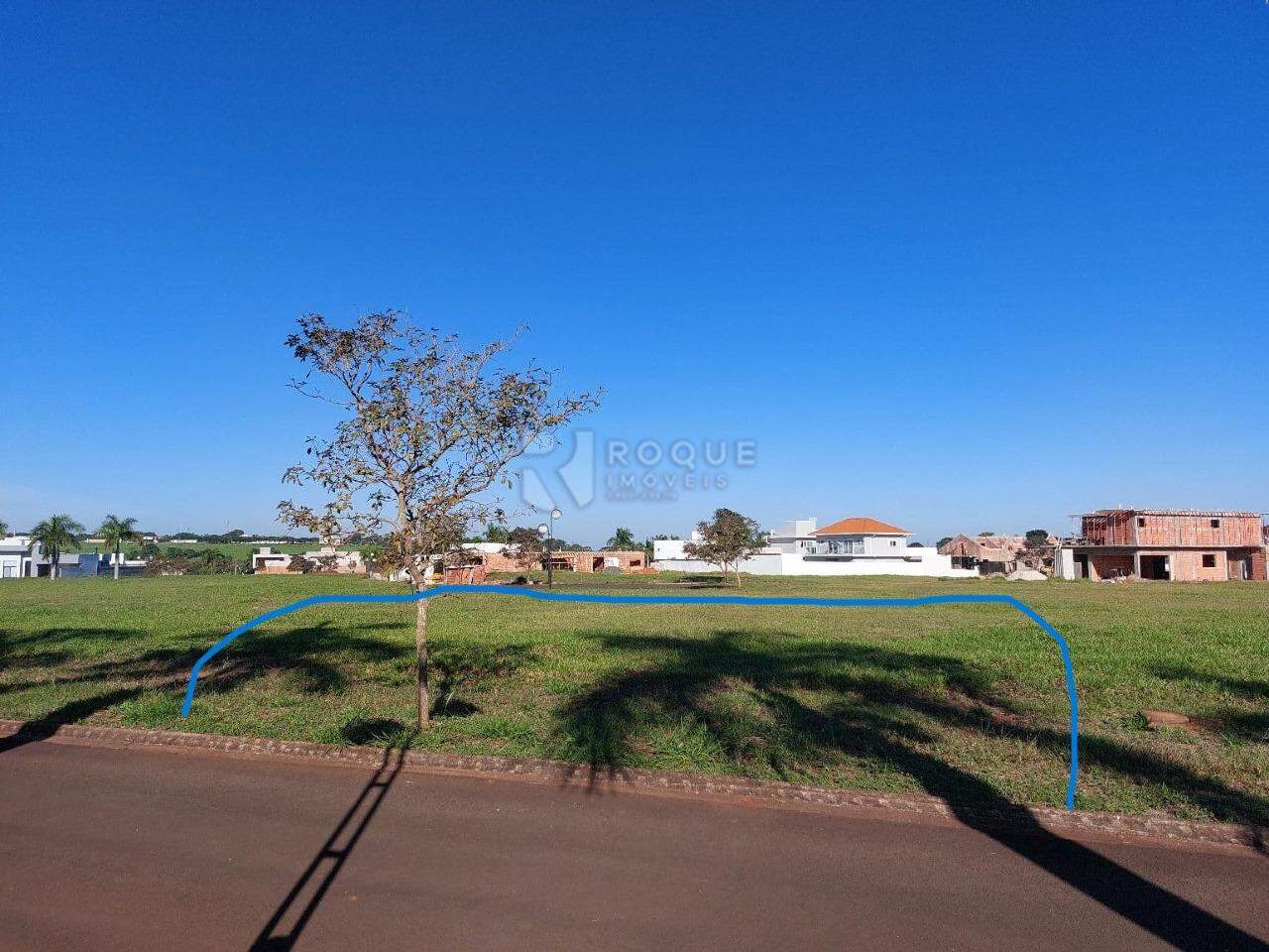 Terreno em condomínio à venda no bairro Residencial Lago Azul: 