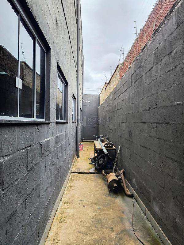 Salão para aluguel no bairro Jardim Vista Alegre: Corredor 