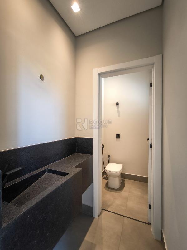 Casa em condomínio à venda no bairro Terras de São Bento II: LAVABO