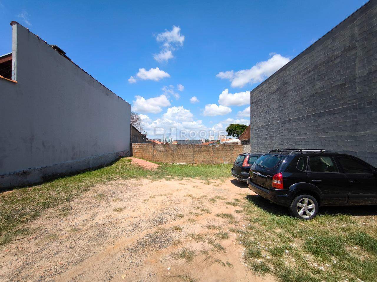 Terreno à venda no bairro Jardim Maria Helena: 