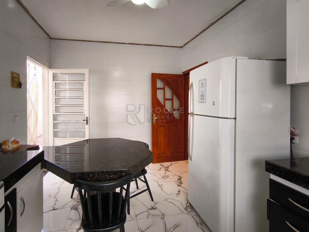 Casa Residencial à venda no bairro Jardim Ipanema: COZINHA