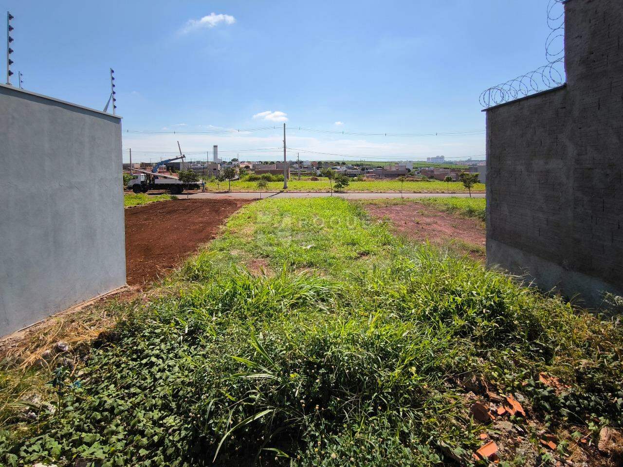 Terreno à venda no bairro Residencial Colinas do Engenho II: 