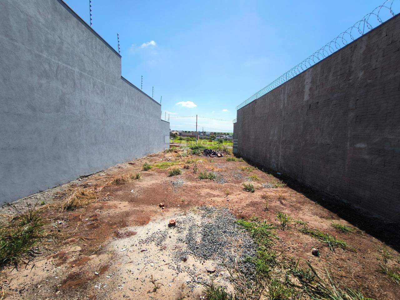 Terreno à venda no bairro Residencial Colinas do Engenho II: 