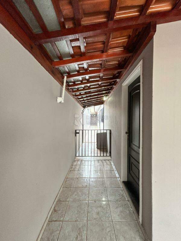 Casa Residencial à venda no bairro Jardim Lázaro Honório de Oliveira: CORREDOR DE ACESSO