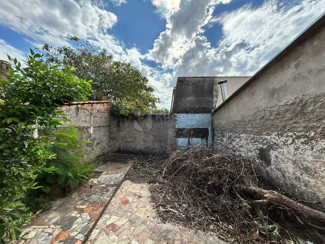 Casa Residencial para aluguel no bairro Vila Queiroz: Fundo 