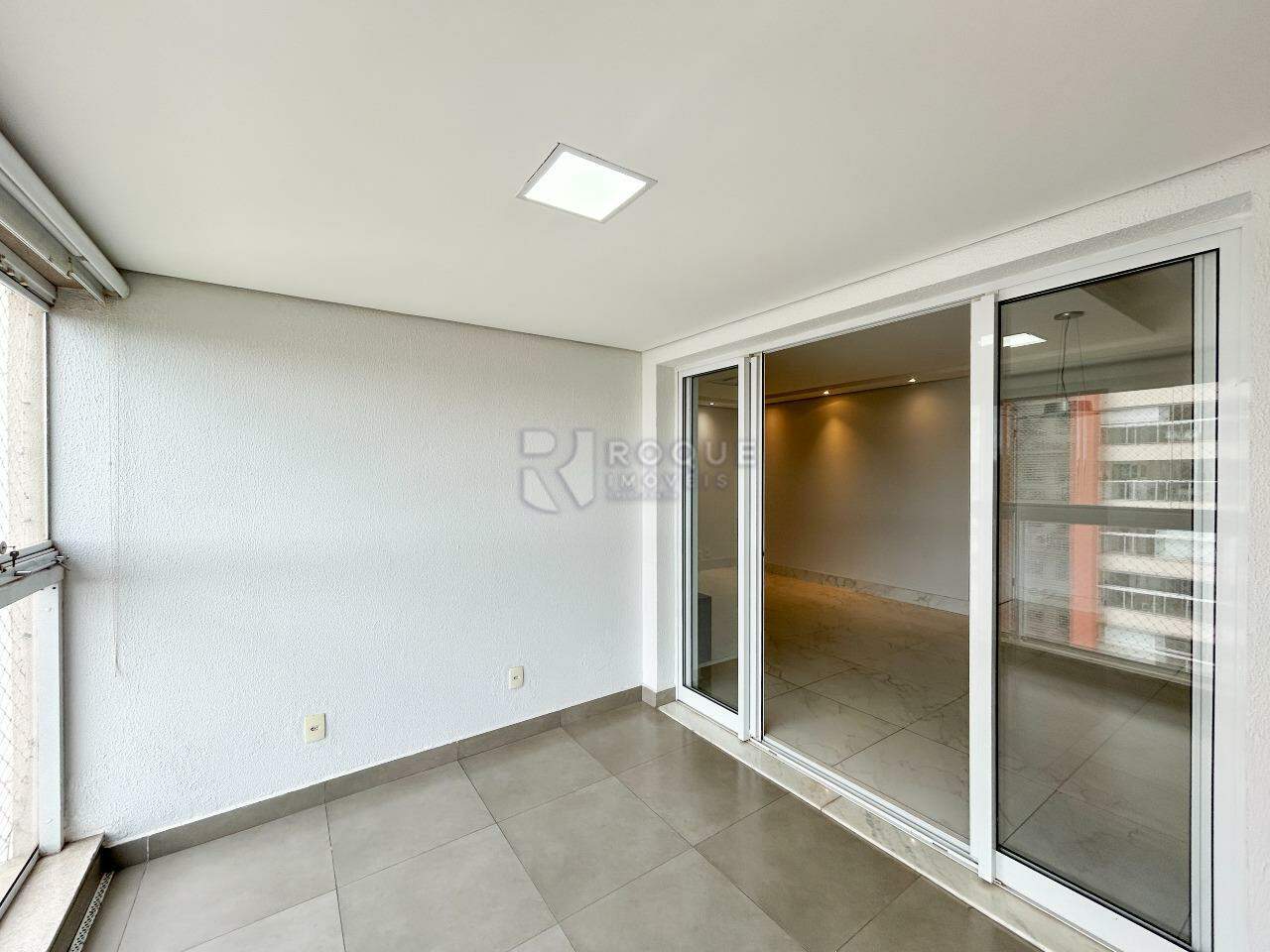 Apartamento à venda no bairro Jardim Aquárius: Sacada