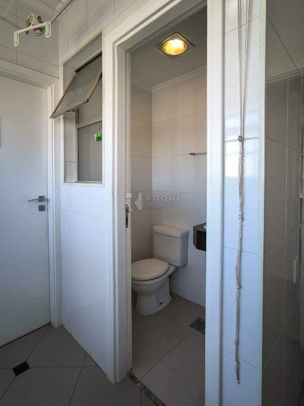 Apartamento à venda no bairro Centro: BANHEIRO ÁREA DE SERVIÇO