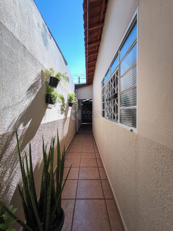 Casa Residencial à venda no bairro Parque Nossa Senhora das Dores: LATERAL EXTERNA