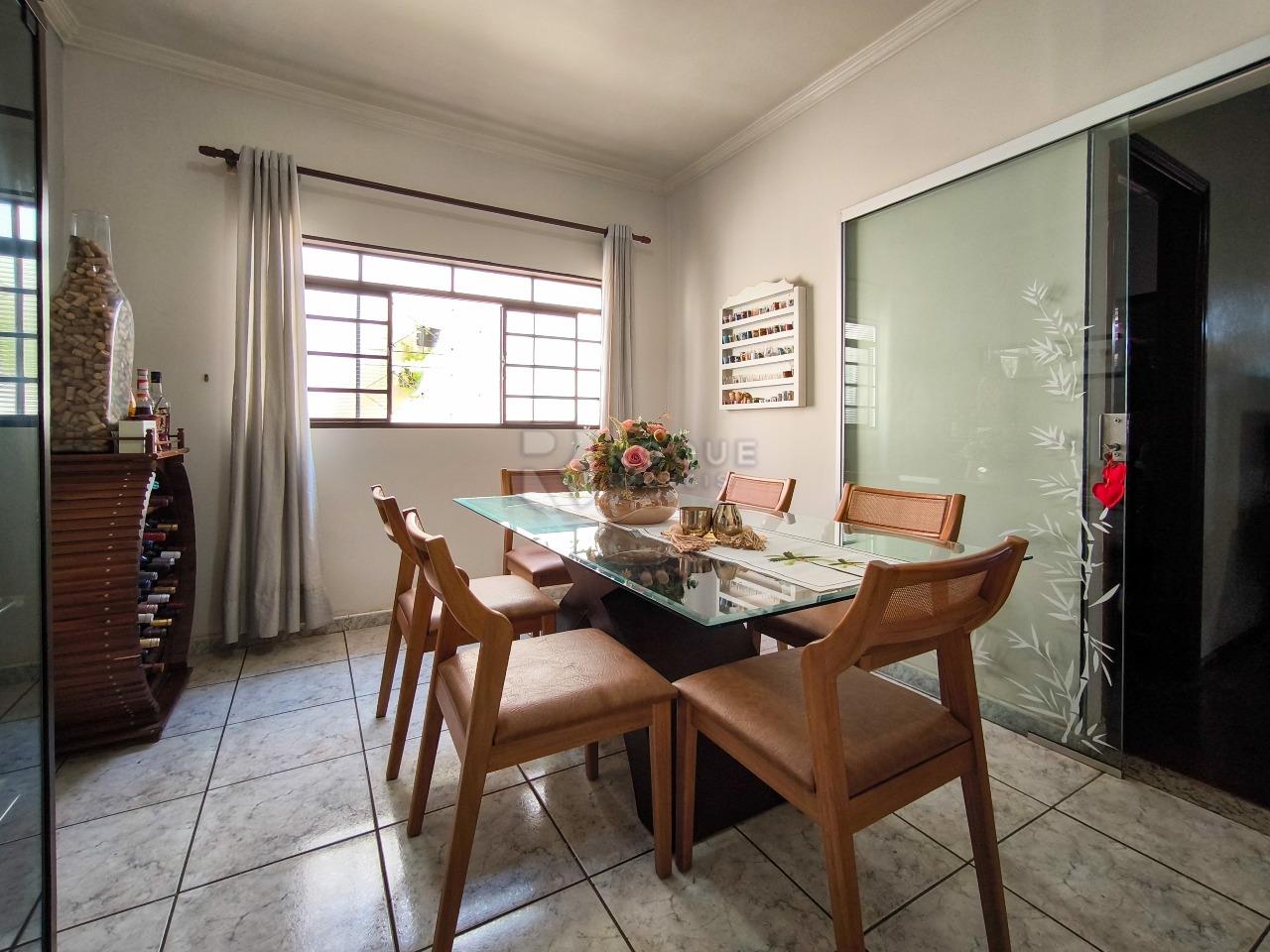 Casa Residencial à venda no bairro Parque Nossa Senhora das Dores: SALA DE JANTAR