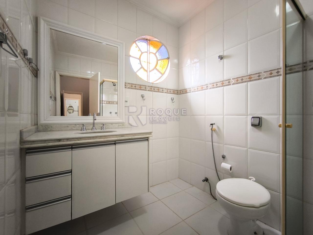 Casa em condomínio à venda no bairro Jardim Itapoã: WC SUÍTE