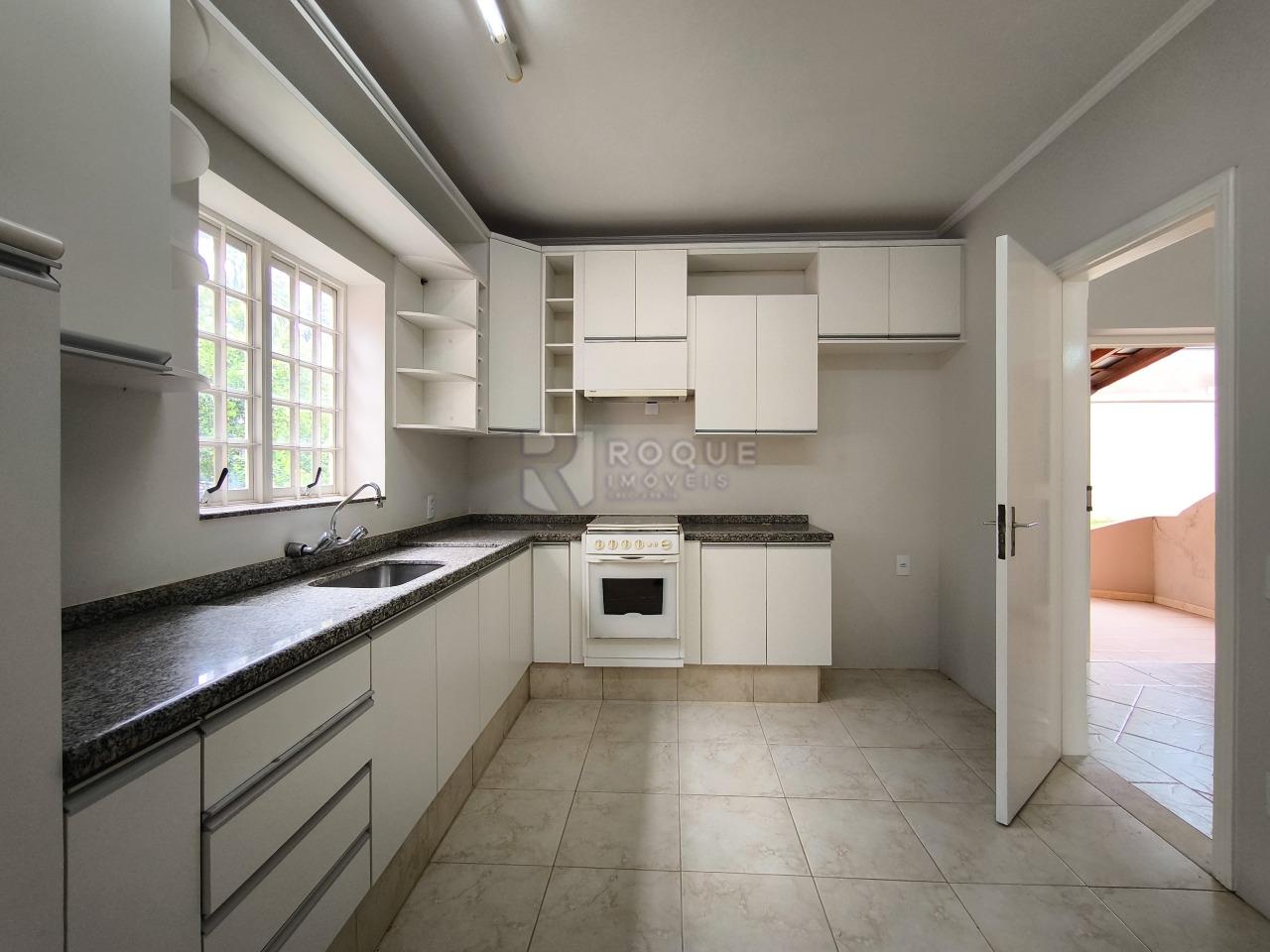 Casa em condomínio à venda no bairro Jardim Itapoã: COZINHA