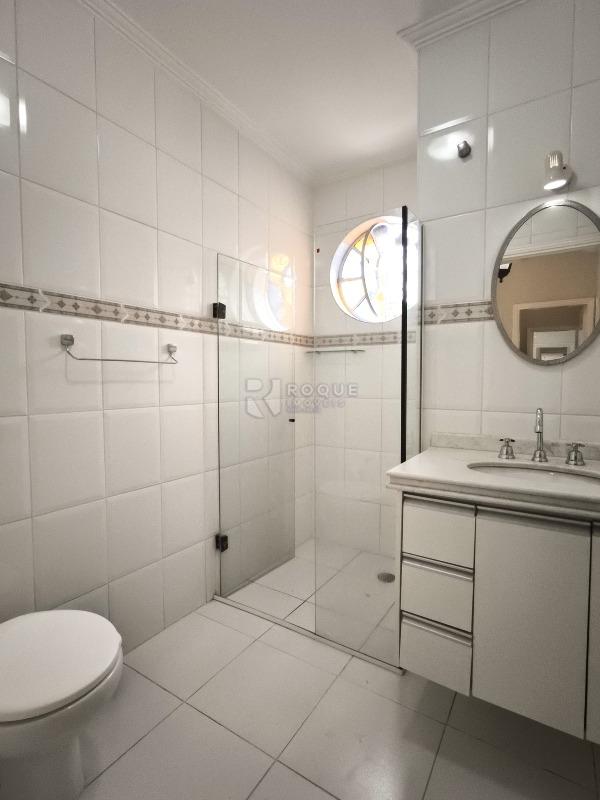 Casa em condomínio à venda no bairro Jardim Itapoã: BANHEIRO SOCIAL