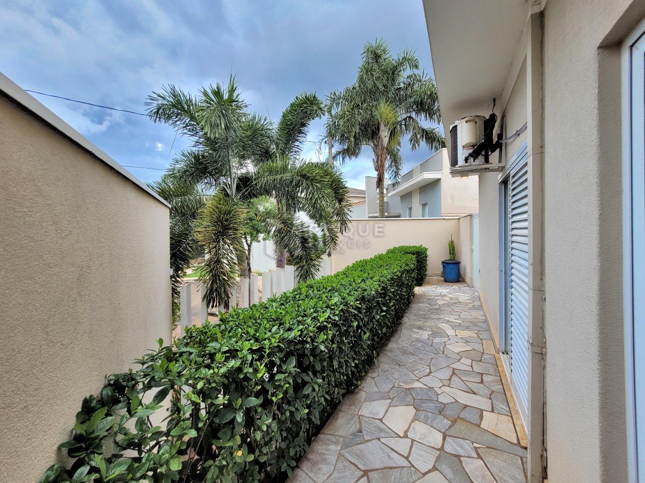 Casa em condomínio à venda no bairro Parque Residencial Roland: CORREDOR LATERAL