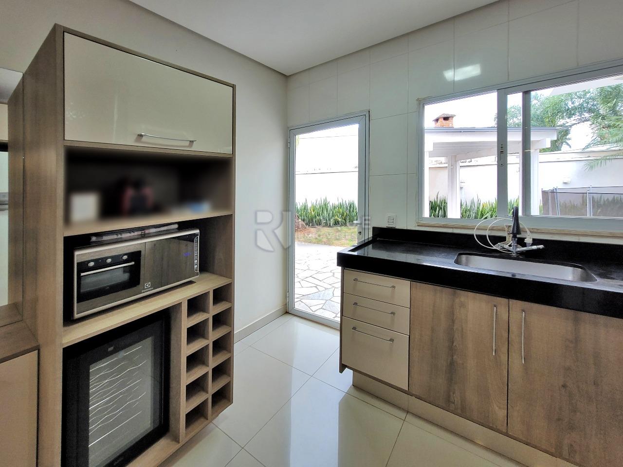Casa em condomínio à venda no bairro Parque Residencial Roland: COZINHA