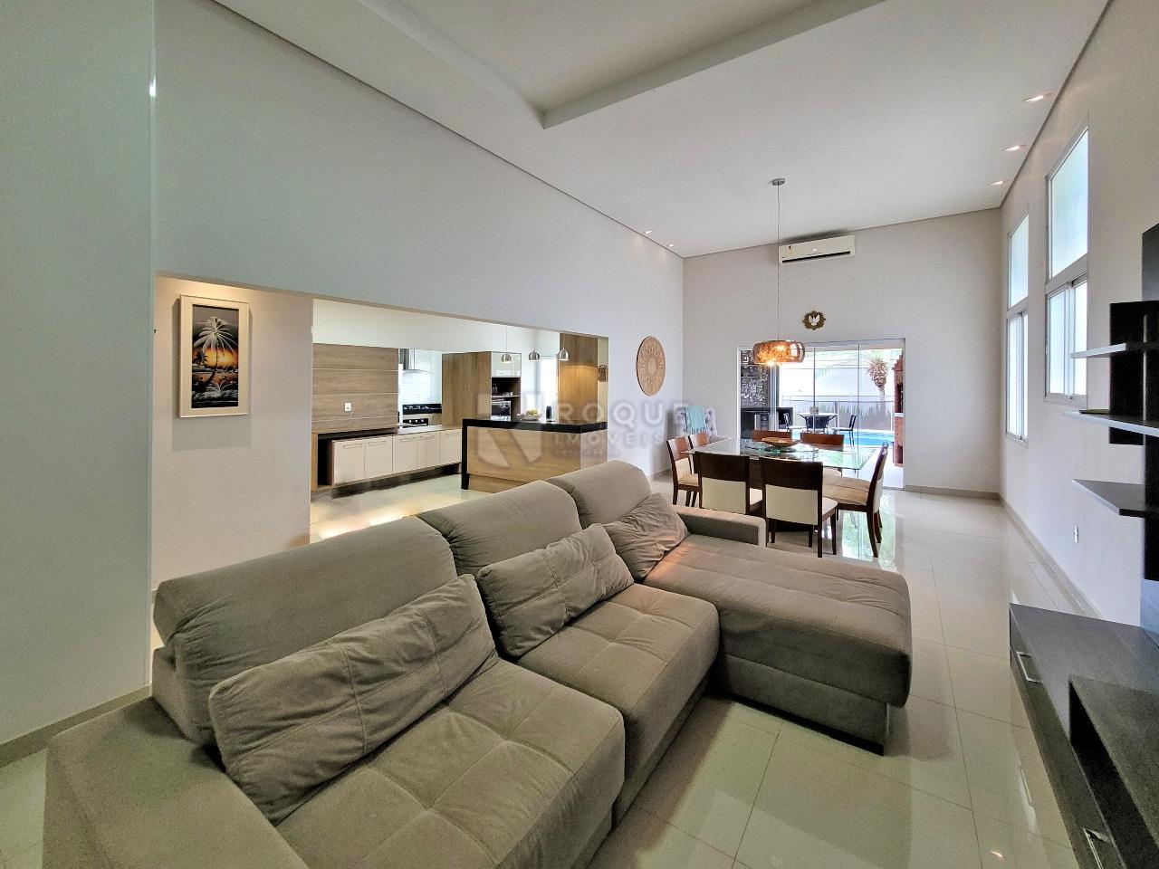 Casa em condomínio à venda no bairro Parque Residencial Roland: SALA DE ESTAR