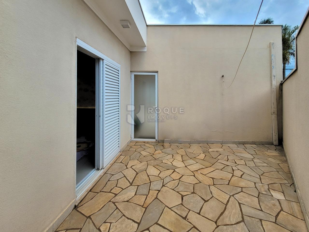 Casa em condomínio à venda no bairro Parque Residencial Roland: VARANDA