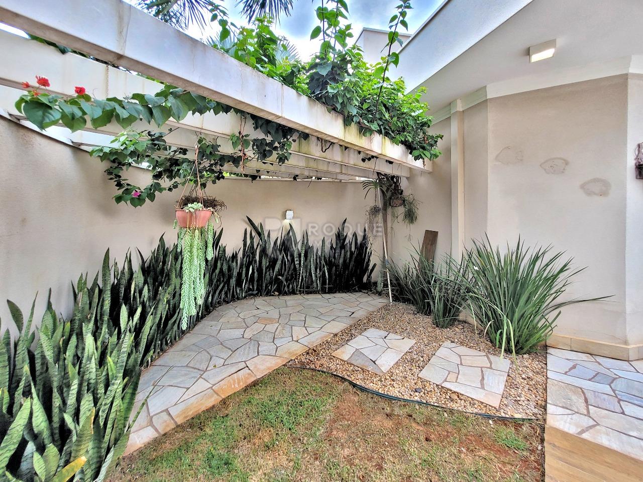 Casa em condomínio à venda no bairro Parque Residencial Roland: JARDIM