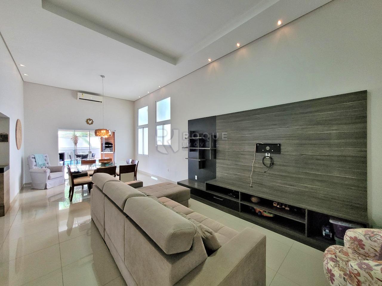 Casa em condomínio à venda no bairro Parque Residencial Roland: SALA DE ESTAR