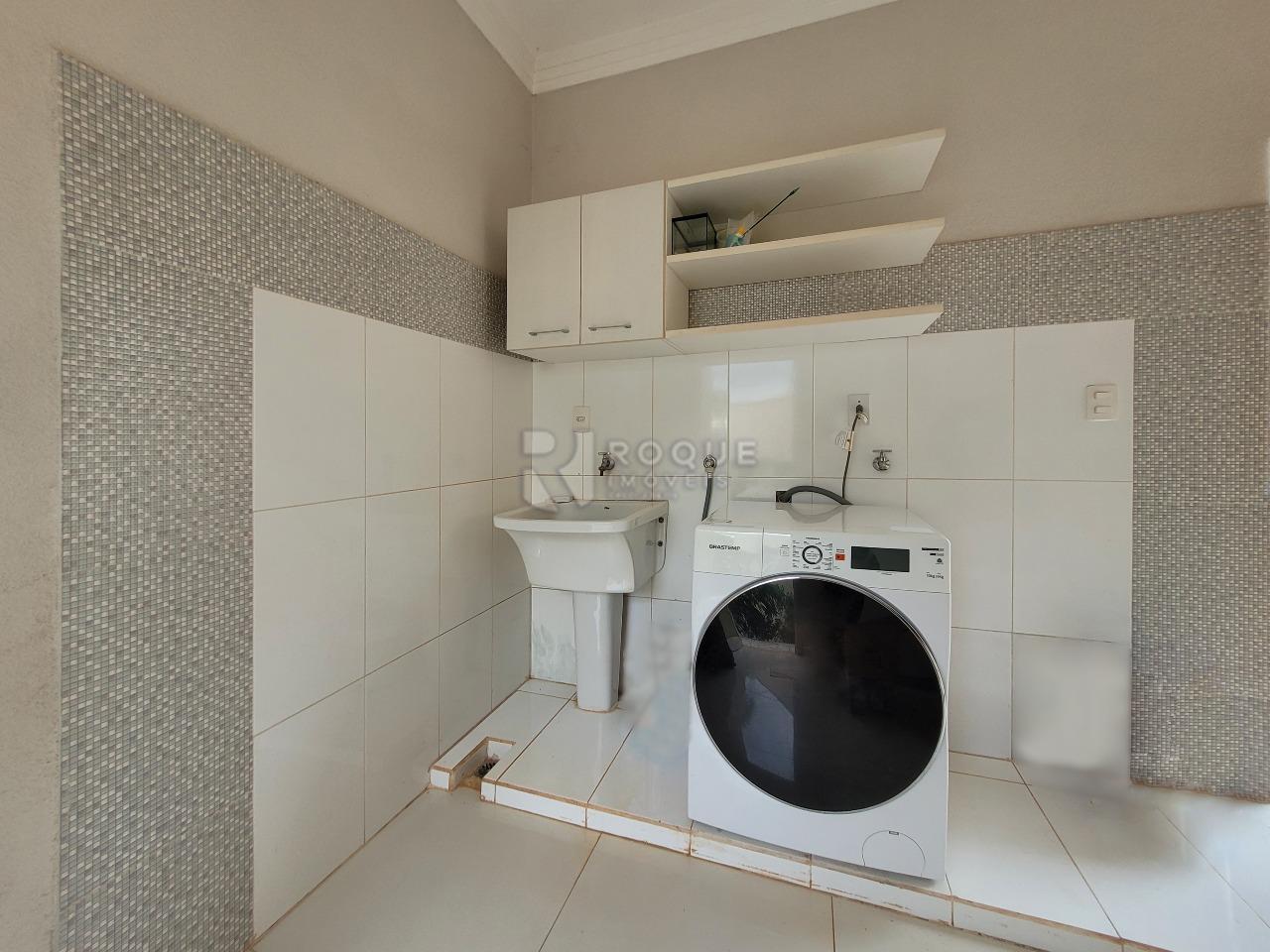 Casa em condomínio à venda no bairro Parque Residencial Roland: LAVANDERIA