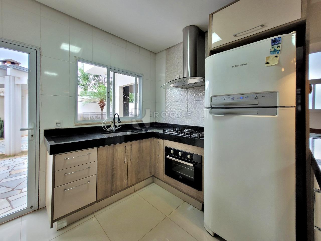 Casa em condomínio à venda no bairro Parque Residencial Roland: COZINHA