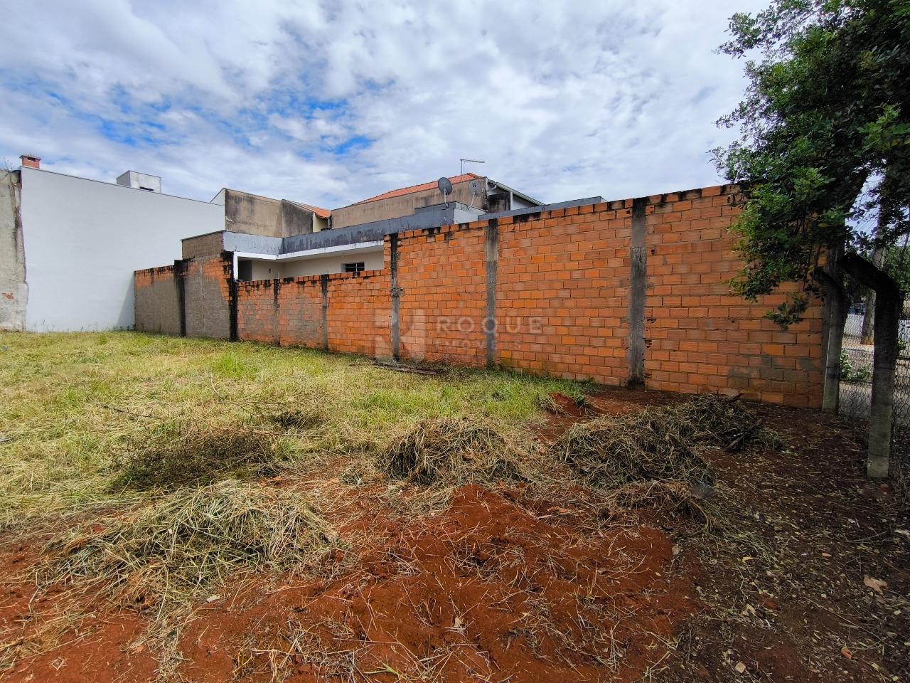 Terreno à venda no bairro Parque Pompeu: 