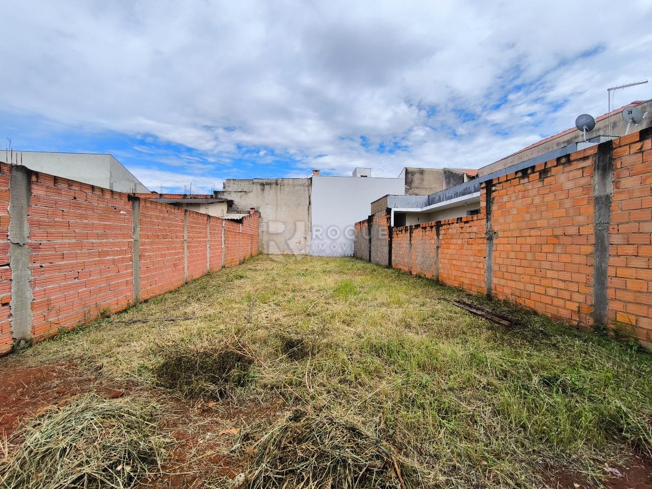 Terreno à venda no bairro Parque Pompeu: 