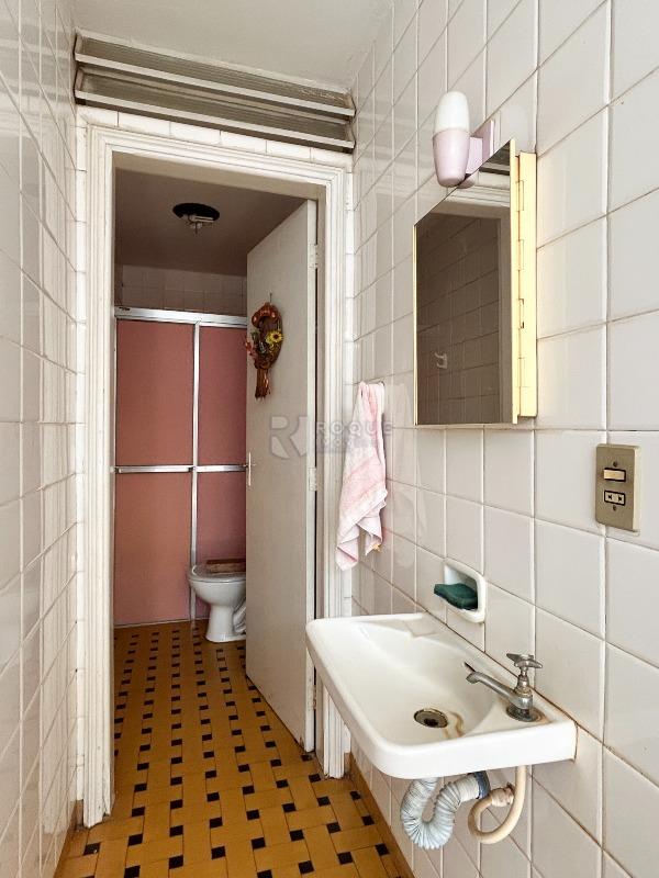 Casa Comercial para aluguel no bairro Vila Paraiso: Lavabo e WC fundo 