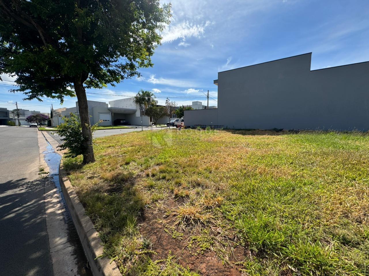 Terreno em condomínio à venda no bairro Residencial Margarida de Holstein: 