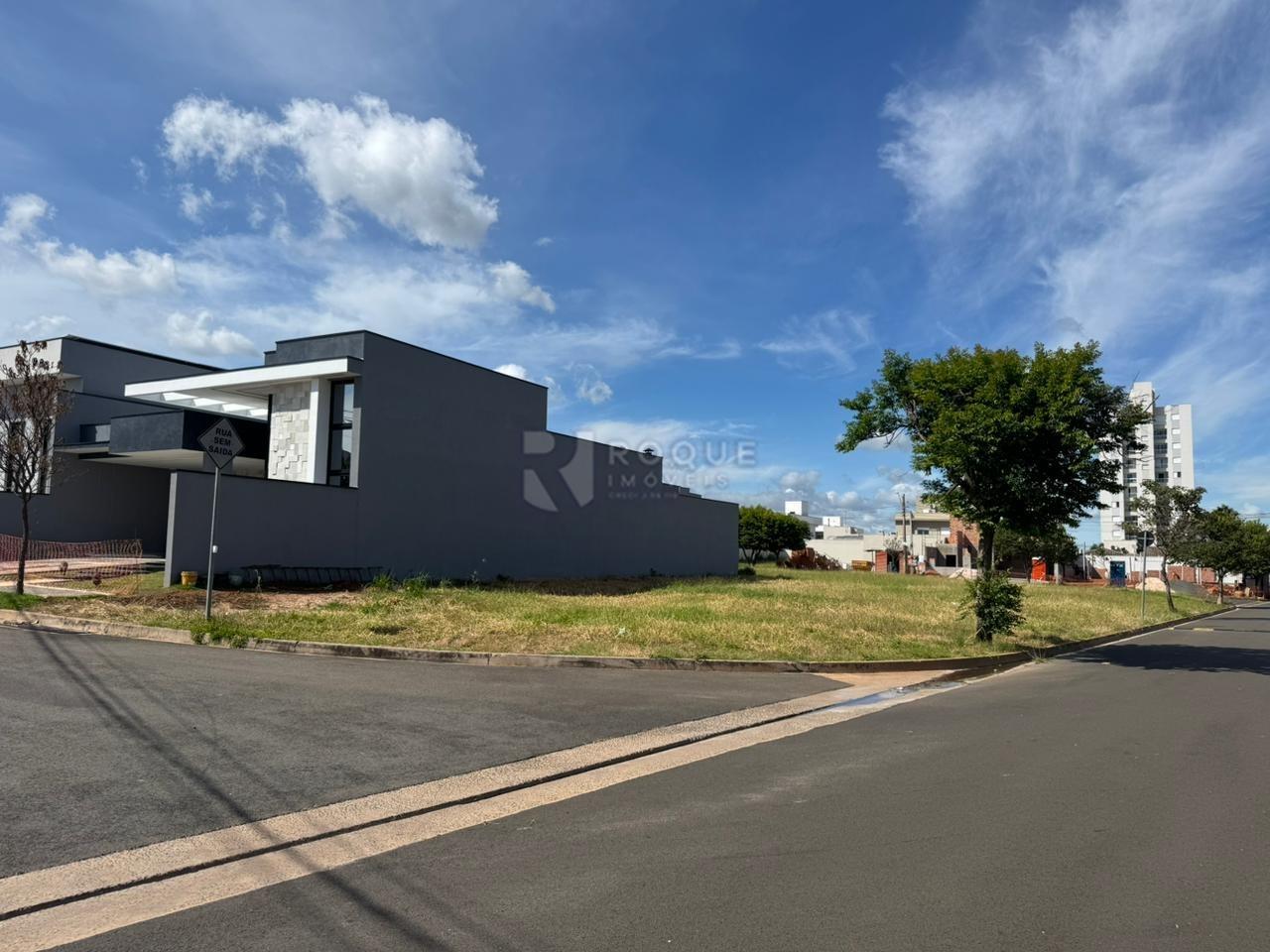 Terreno em condomínio à venda no bairro Residencial Margarida de Holstein: 