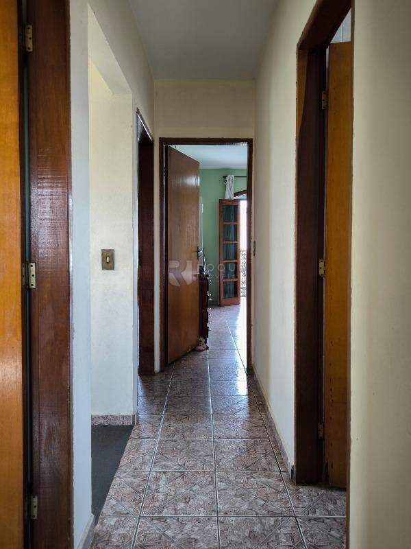 Casa Residencial à venda no bairro Jardim Residencial Village: CORREDOR INTERNO