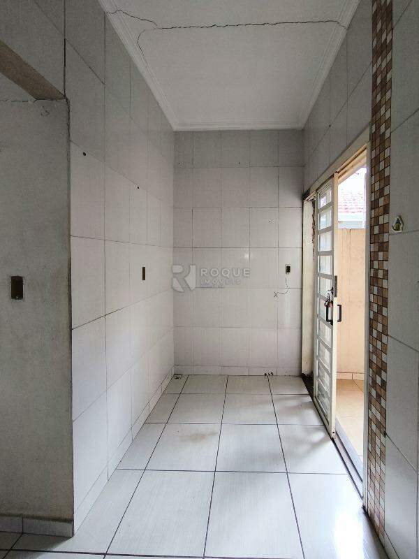 Casa Residencial à venda no bairro Vila Queiroz: COZINHA