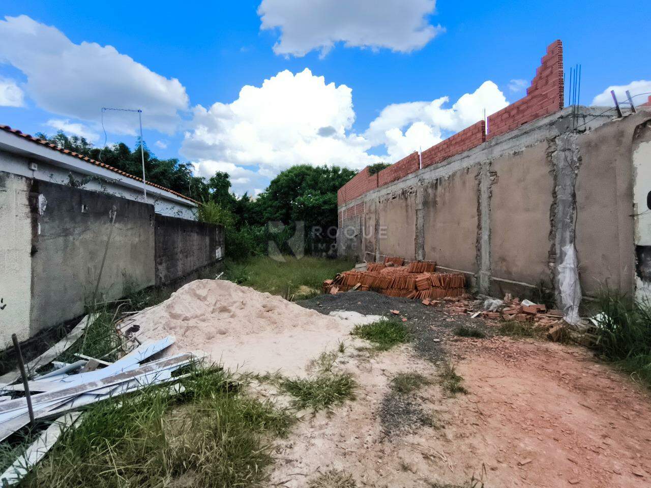 Casa Residencial à venda no bairro Vila Queiroz: TERRENO