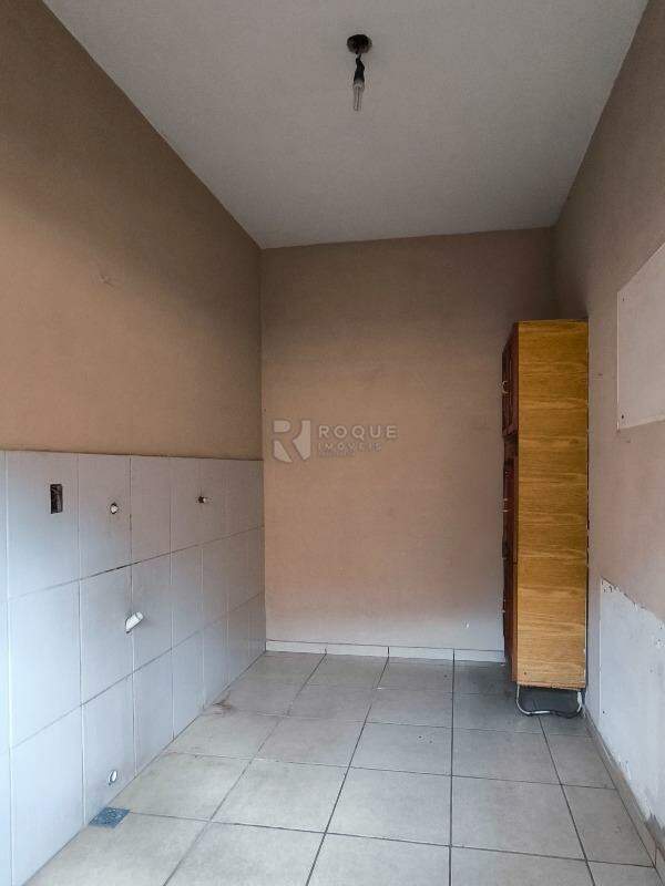 Casa Residencial à venda no bairro Vila Queiroz: LAVANDERIA