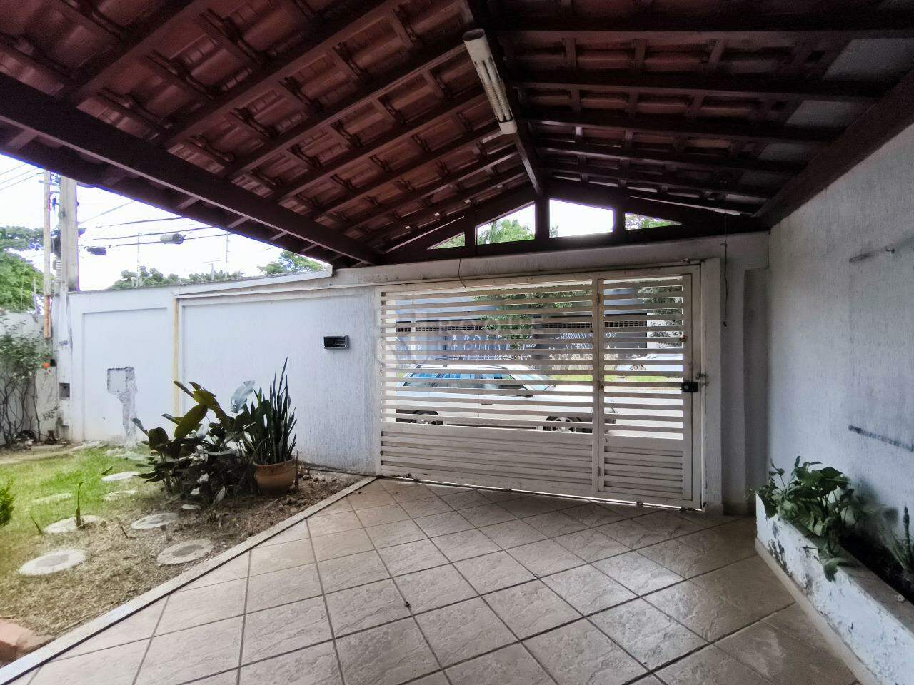 Casa Residencial à venda no bairro Vila Queiroz: GARAGEM
