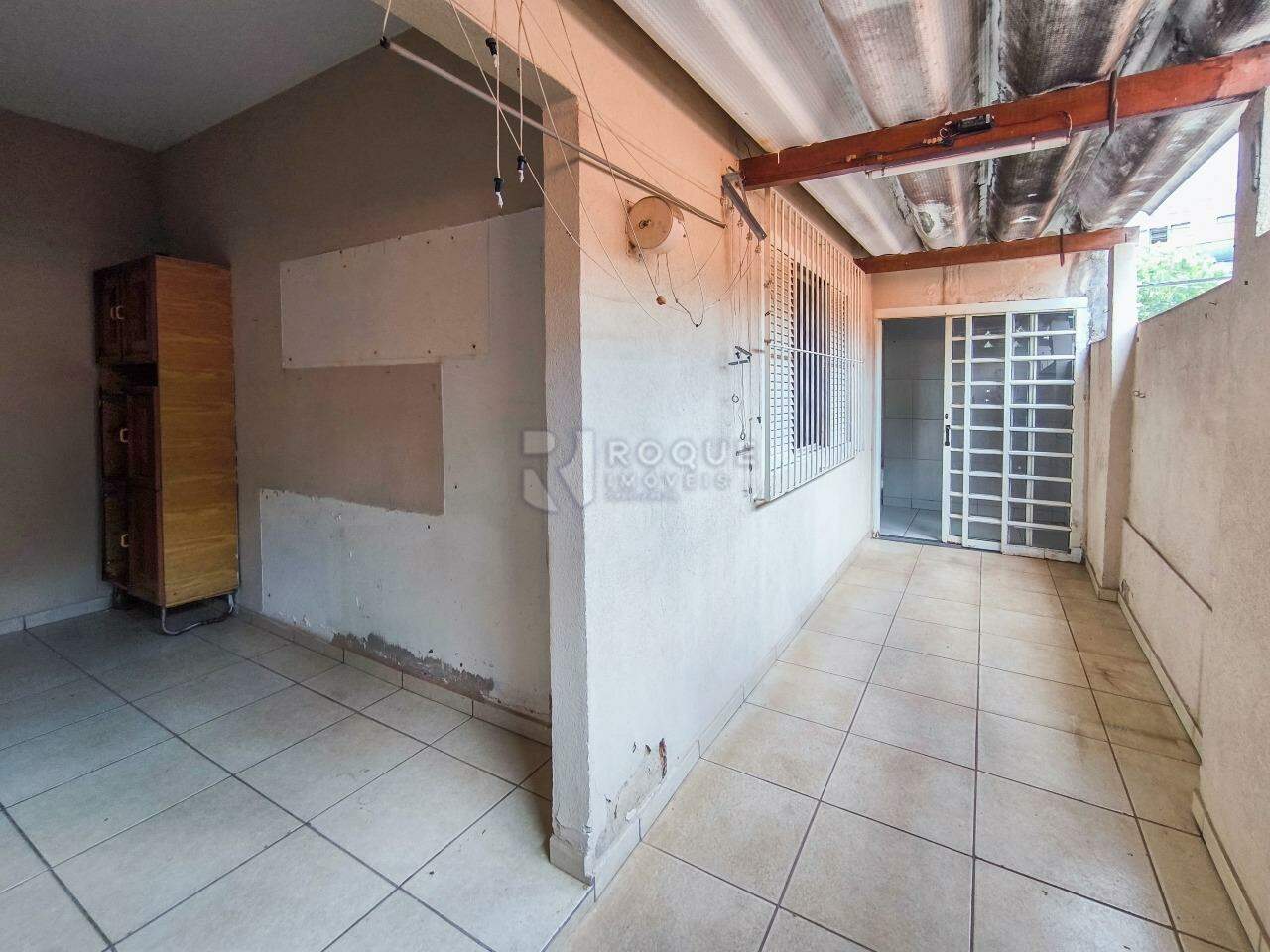 Casa Residencial à venda no bairro Vila Queiroz: ÁREA DE SERVIÇO