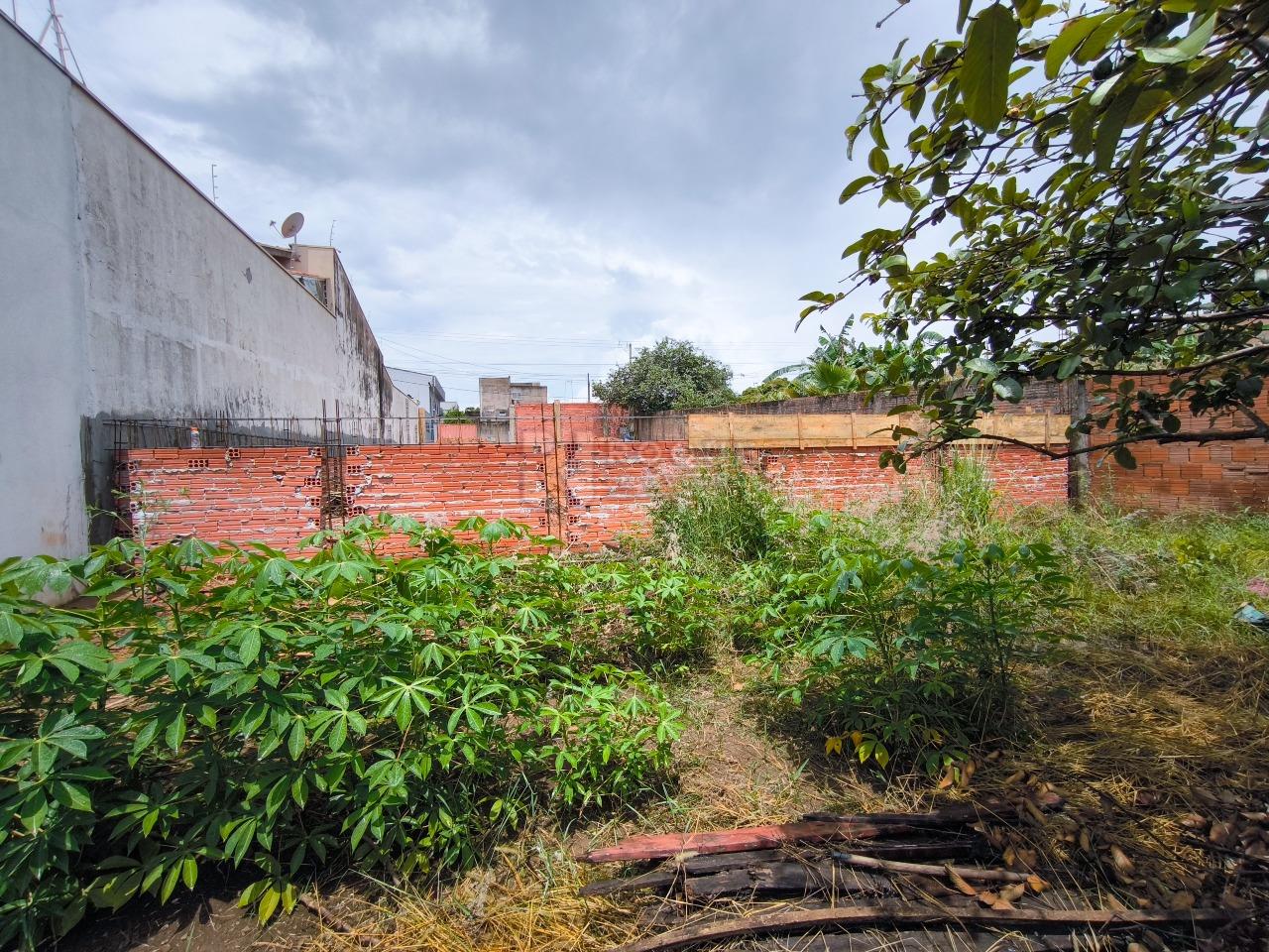 Terreno à venda no bairro Jardim Residencial Village: 