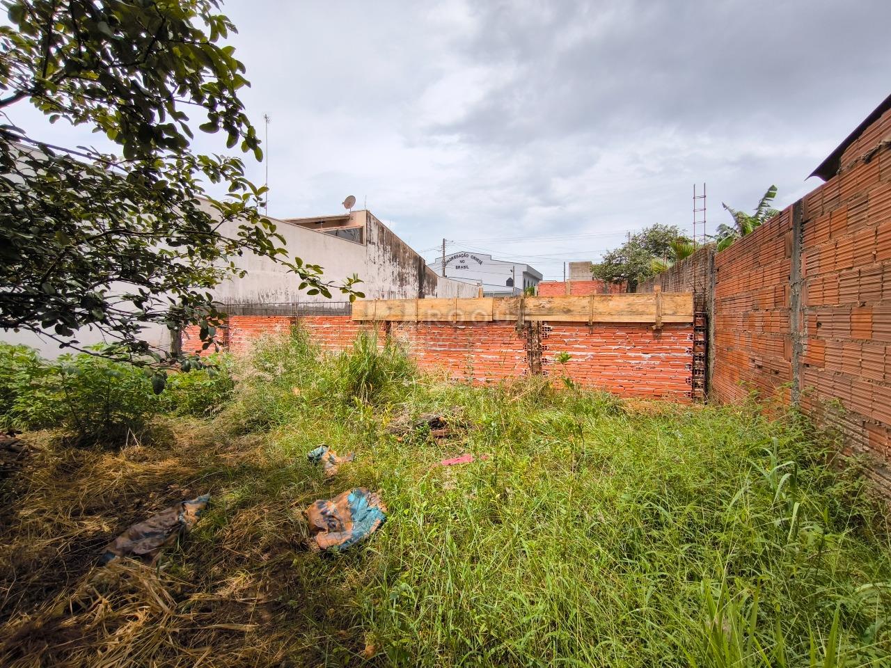 Terreno à venda no bairro Jardim Residencial Village: 