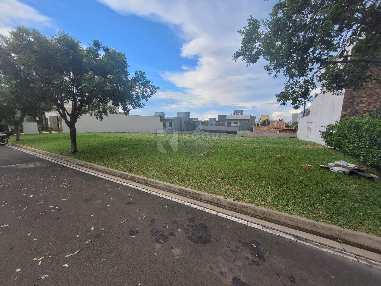 Terreno em condomínio à venda no bairro Jardim Colinas de São João: 