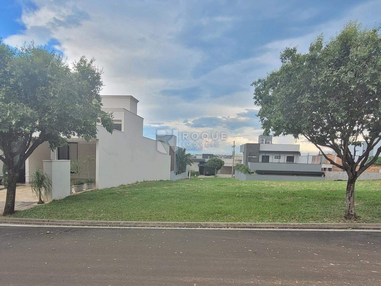 Terreno em condomínio à venda no bairro Jardim Colinas de São João: 