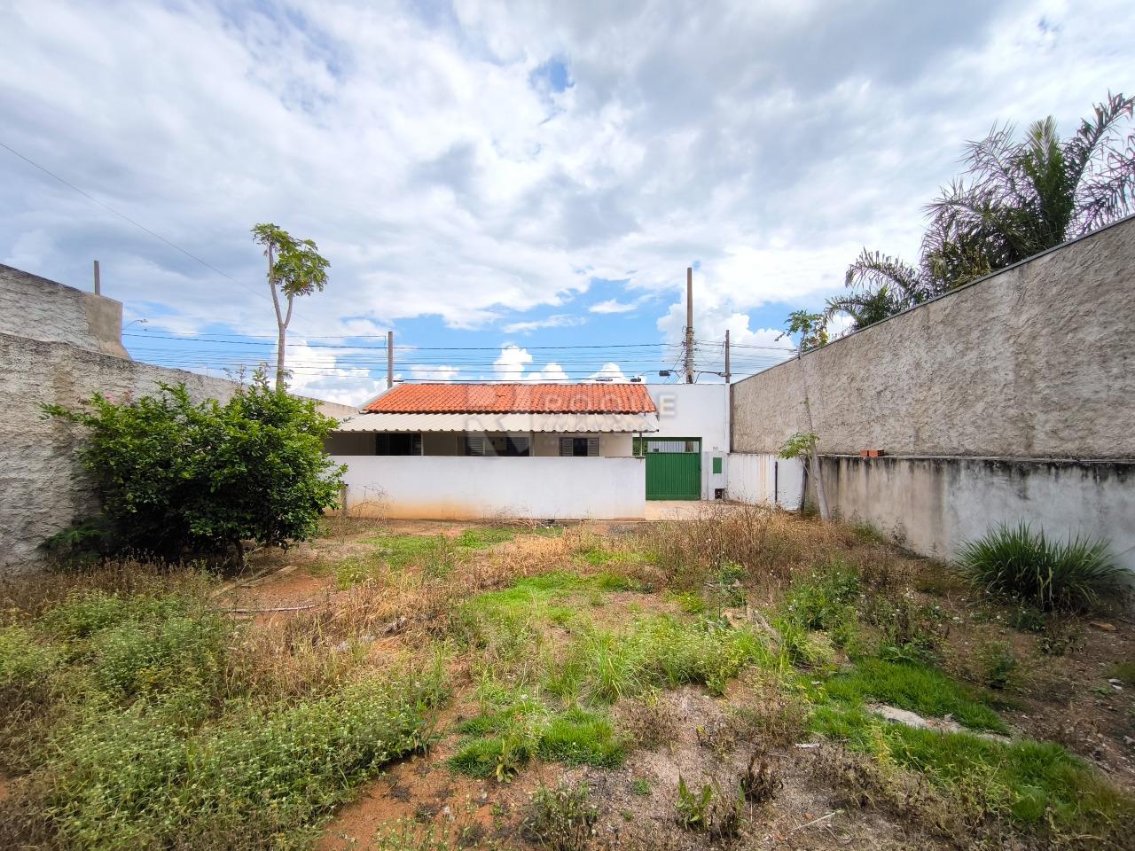 Terreno à venda no bairro Jardim Residencial Village: QUINTAL
